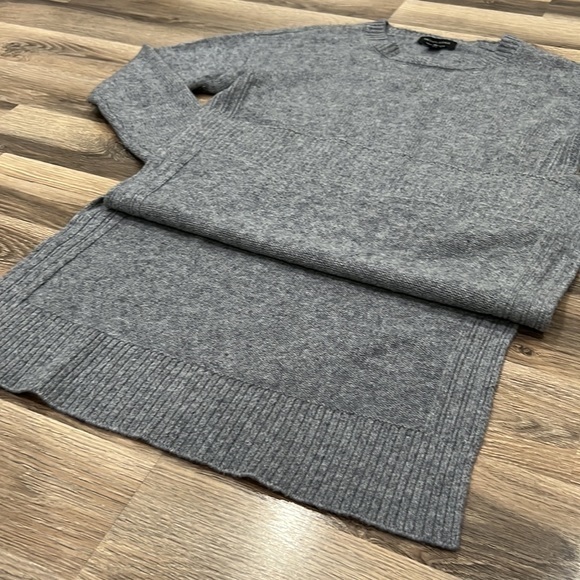 Saks Fifth Avenue Women’s Small Gray Crewneck Cashmere Sweater - Picture 3 of 7